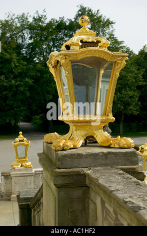 GOLDENE LATERNE DER NYMPHENBURGER BURG MÜNCHEN BAYERN DEUTSCHLAND ERUOPE Stockfoto