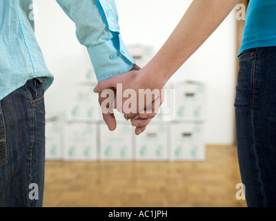 Paar Hand in Hand, close-up Stockfoto