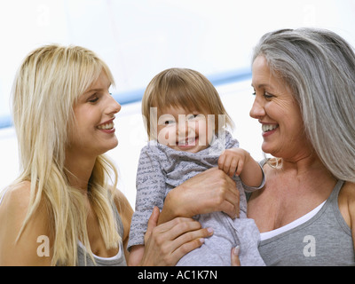 Großmutter und Mutter mit Babymädchen, Porträt Stockfoto