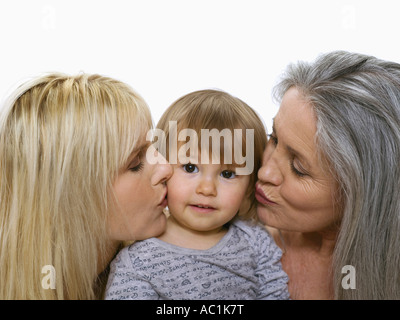 Großmutter und Mutter mit Babymädchen, Porträt Stockfoto