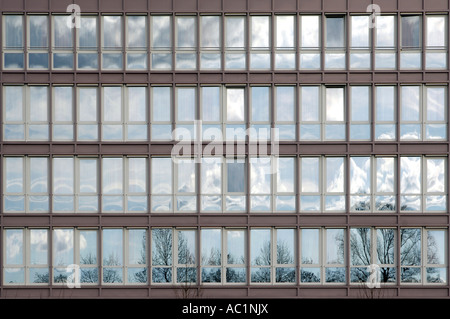 Bürogebäude, Glasfront, Reflexionen Stockfoto