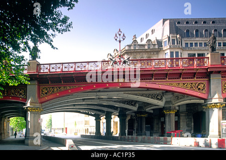 Die Victorian-Ära Holborn Viaduct, das Farringdon Road in London umfasst. Stockfoto