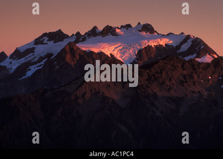 Alpenglühen am Abend auf Mt Olympus aus hohen Teilen Olympic Nationalpark Washington Stockfoto