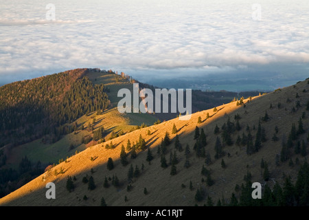 Deutschland, Bayern, Chiemgauer Alpen, Berglandschaft mit Wolkendecke Stockfoto