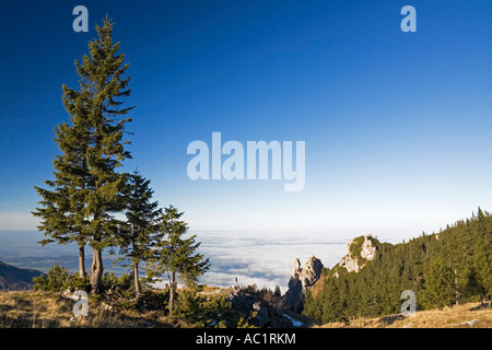 Deutschland, Bayern, Chiemgauer Alpen bei blauem Himmel Stockfoto