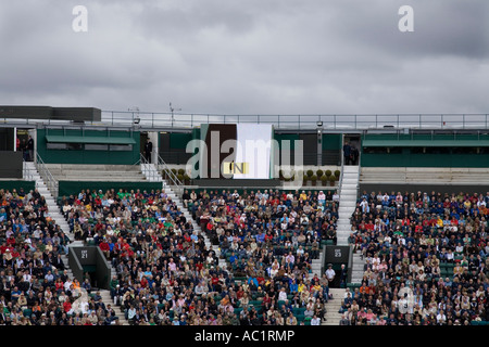 Hawkeye und Sackler Center Court Wimbledon Tennis Championship UK Stockfoto