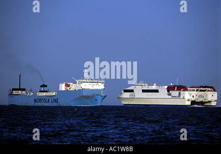 Schifffahrtsweg in der Nordsee in der Nähe von Hafen von Felixstowe, Suffolk, UK Stockfoto