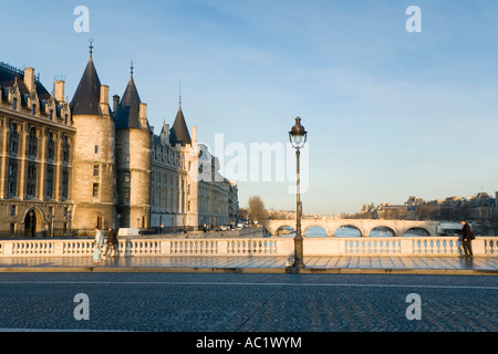 Frankreich, Paris, Pont au Change mit Palais de Justice Stockfoto