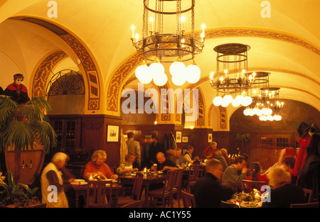 Berühmtes Restaurant Auerbachs Keller an der Maedlerpassage Leipzig Sachsen Deutschland Stockfoto