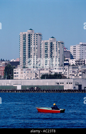 Fischer Angeln vom Ruderboot im Fraser River, New Westminster, BC, Britisch-Kolumbien, Kanada Stockfoto