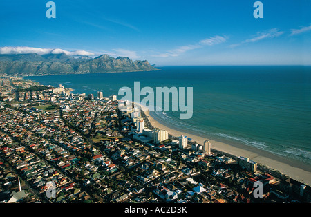 Aerail Überblick Vorort Strang genannt 30 Meter vom beliebten Kapstadt Strand in der Nähe von Somerset West Südafrika Stockfoto