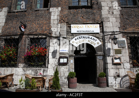 Restaurant im jüdischen Stil mit Englisch und Polnisch schreiben in Szeroka Kazimierz Krakau Stockfoto