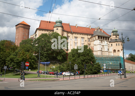 Wawel-Schloss einschließlich Straßen- und einer der drei Sicherheit Türme der Senatorial tower Krakau Stockfoto