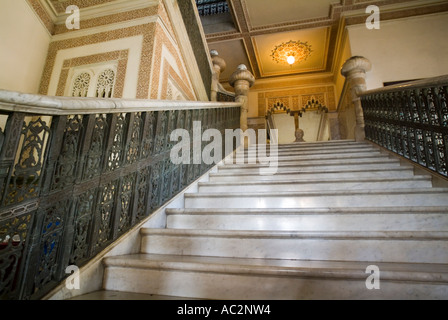 Treppe im Inneren der Palacio del Valle auf Punta Gorda, Cienfuegos, Kuba. Stockfoto