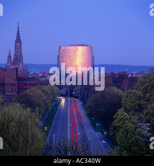 Maritim-Hotel und Ulm Kathedrale, Deutschland, Baden-Württemberg, Ulm Stockfoto