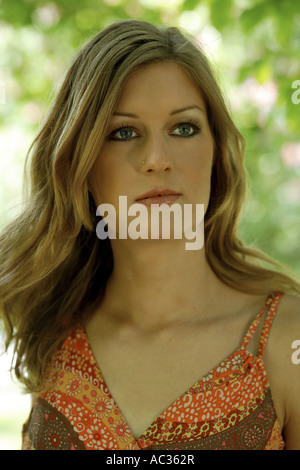 Porträt einer jungen Frau mit leichten braunen, Österreich Stockfoto