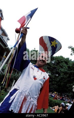 Mann verkleidet für Tintamarre Festival Acadien in Caraquet Stockfoto
