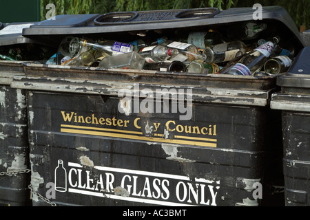 Glasrecycling Punkt Overfilled Sammelbehälter Stockfoto