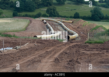 Legen neue verflüssigte Erdgas-Pipeline durch offene Landschaft Gloucestershire UK Stockfoto