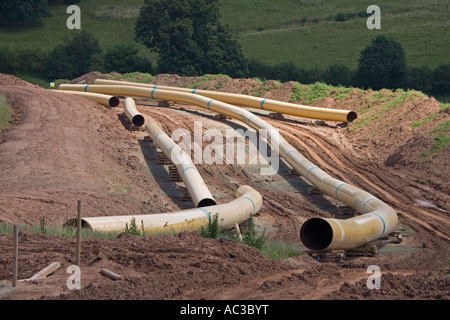 Legen neue verflüssigte Erdgas-Pipeline durch offene Landschaft Gloucestershire UK Stockfoto