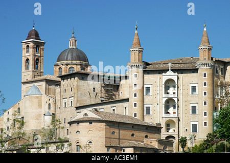 Das spektakuläre Schloss der Herzöge von Montefeltro in Urbino Le Marche Italien Stockfoto