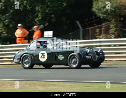 Jaguar XK 150 S Sportwagen in Oulton Park Rennstrecke Cheshire England Vereinigtes Königreich Großbritannien Stockfoto