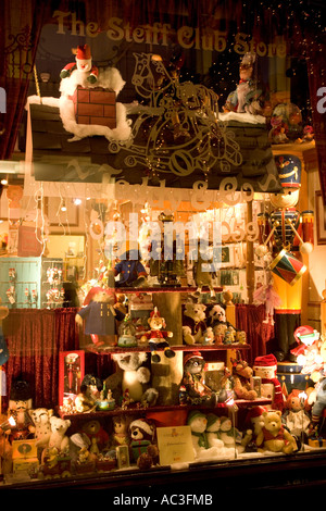 Steif Steiff Teddy Bear Club Shop, Stofftiere, Schaufenster Display Weihnachtszeit, UK, GB Stockfoto