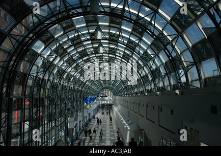 Union Station Rush Hour im Skywalk Atrium Toronto trainieren Stockfoto