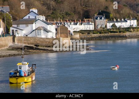 Angelboot/Fischerboot ankern in Gwynedd Wales Aberdyfi (Aberdovey) Stockfoto