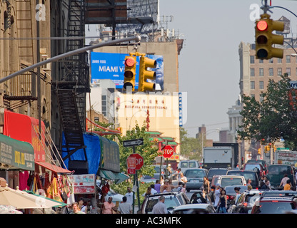 Beschäftigt Straßenszene in Chinatown in New York City, New York. Stockfoto