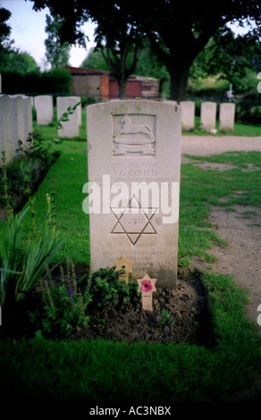 BELGIEN YPRES IEPER HERVORSTECHENDEN WW1 ESSEX FARM FRIEDHOF JÜDISCHE GRAB DAVIDSTERN Stockfoto