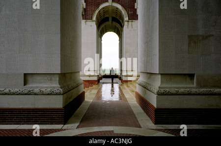 THIEPVAL DENKMAL FRANKREICH WW1 WELTKRIEG EIN 1914 1918 SOMME SCHLACHTFELD 1. JULI 1916 DIE THIEPVAL-DENKMAL ENTWORFEN VON SI Stockfoto