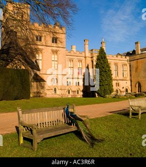 Ein Blick auf Newstead Abbey auf einem kalten hellen sonnigen Wintermorgen in Nottinghamshire, Großbritannien Stockfoto