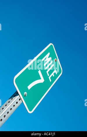 7 7 Meilen Abstand Markierung Schild auf Autobahn-Autobahn Nummer Stockfoto