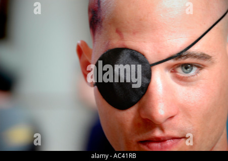 Menschen an der MegaCon putzt und benimmt sich wie Zeichen, die sie für Spaß und solche aus Fantasy und Science Fiction Sci und Mov bewundern Stockfoto