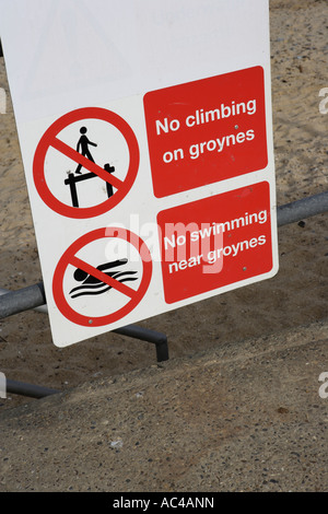 Strand-Gefahr-Warnschild, Southwold Stockfoto