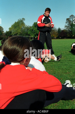 Frauen Rugby zu spielen, an einem Gymnasium Stockfoto