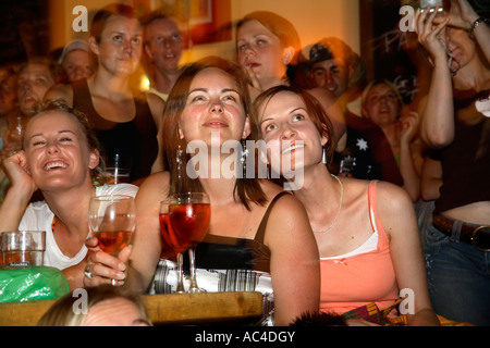 Australische Fußball-Fans beobachten Spiel Vs Brasilien, WM-Finale 2006, Larrick Pub, neue Kings Road, Fulham, London Stockfoto