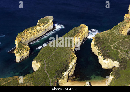 Die Insel Torbogen und Loch Ard Gorge Port Campbell National Park große Ocean Road Victoria Australien Antenne Stockfoto