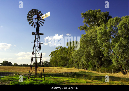 Windmühle in der Nähe von Hume Highway Victoria Australien Stockfoto