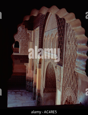 Korridor im Innenhof der Madrasa von Ali Ben Yusuf Marrakesch Marokko Stockfoto