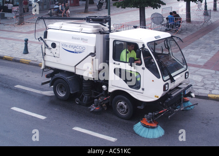 Ajaccio Straßenreinigung Maschine bei der Arbeit Stockfoto