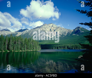 Jasper Pyramid Mountain Lake Alberta Canada Stockfoto