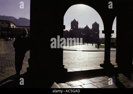 September 2002 Plaza de Armas und die Silhouette der Kathedrale in Cusco Peru James Sturcke Stockfoto