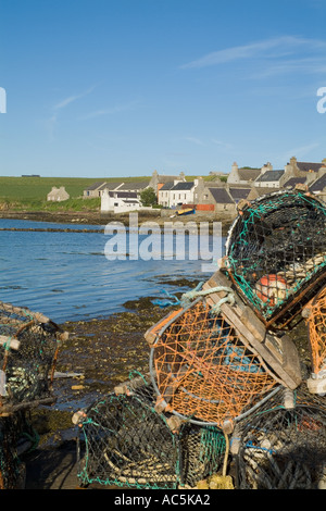 dh St Margarets Hoffnung SOUTH RONALDSAY ORKNEY Hummer Gatter Waterfront Kai Hafen beherbergt Stadt Stockfoto