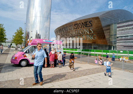 außerhalb Millennium centre Cardiff Bucht Wales uk Großbritannien Stockfoto