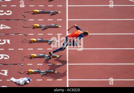 Sprinter übt seinen start Stockfoto
