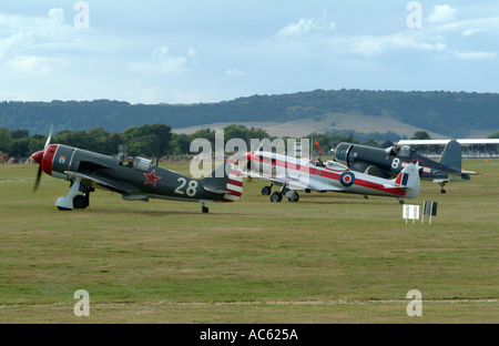 Lawotschkin La-9 Spitfire und FG-1D Corsair beim Goodwood Revival treffen 2003 West Sussex England Vereinigtes Königreich UK Stockfoto