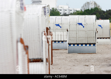 Typische Strandkörbe sind in Timmendorfer Strand gesehen. Stockfoto