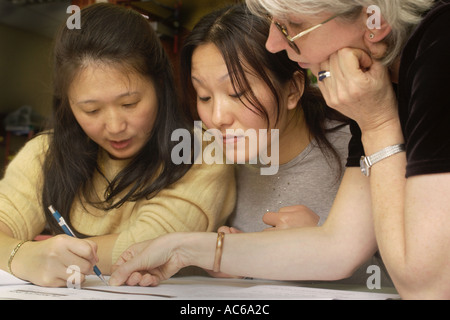 Chinesischen Hausfrauen lernen Englisch als zweite Sprache in Großbritannien Stockfoto